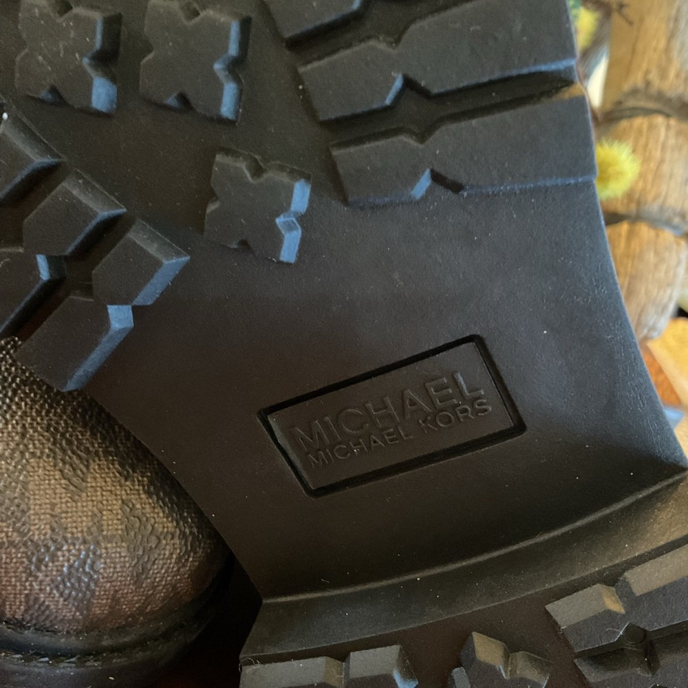 Boots - Picture 4 of 6